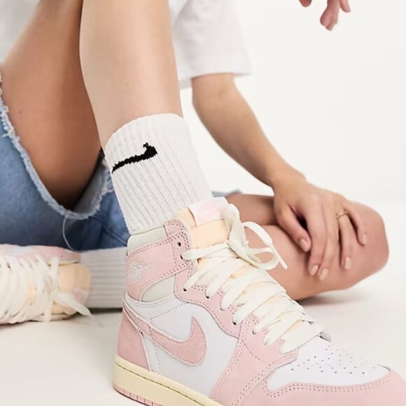 (NEW) Nike Air Jordan 1 Retro Hi OG in Washed Pink (Limited Edition) - Picture 2 of 10